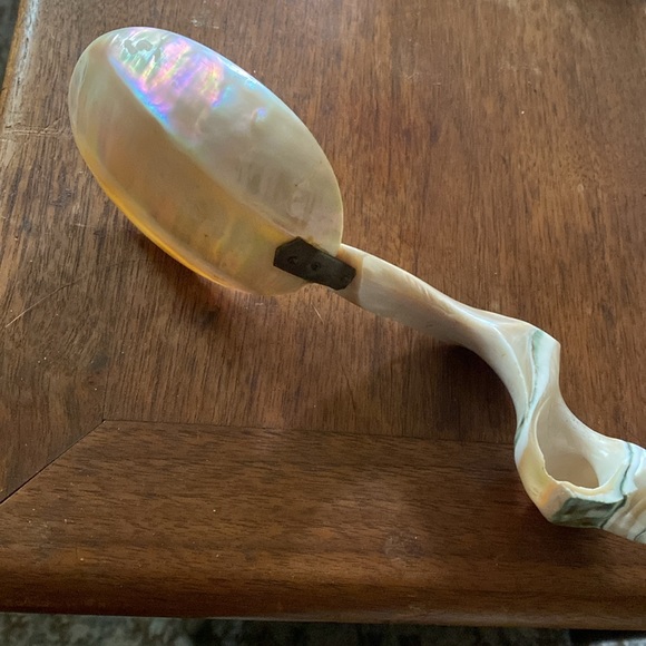 Vintage Mother Of Pearl Sculpted Caviar Spoon - Picture 2 of 8